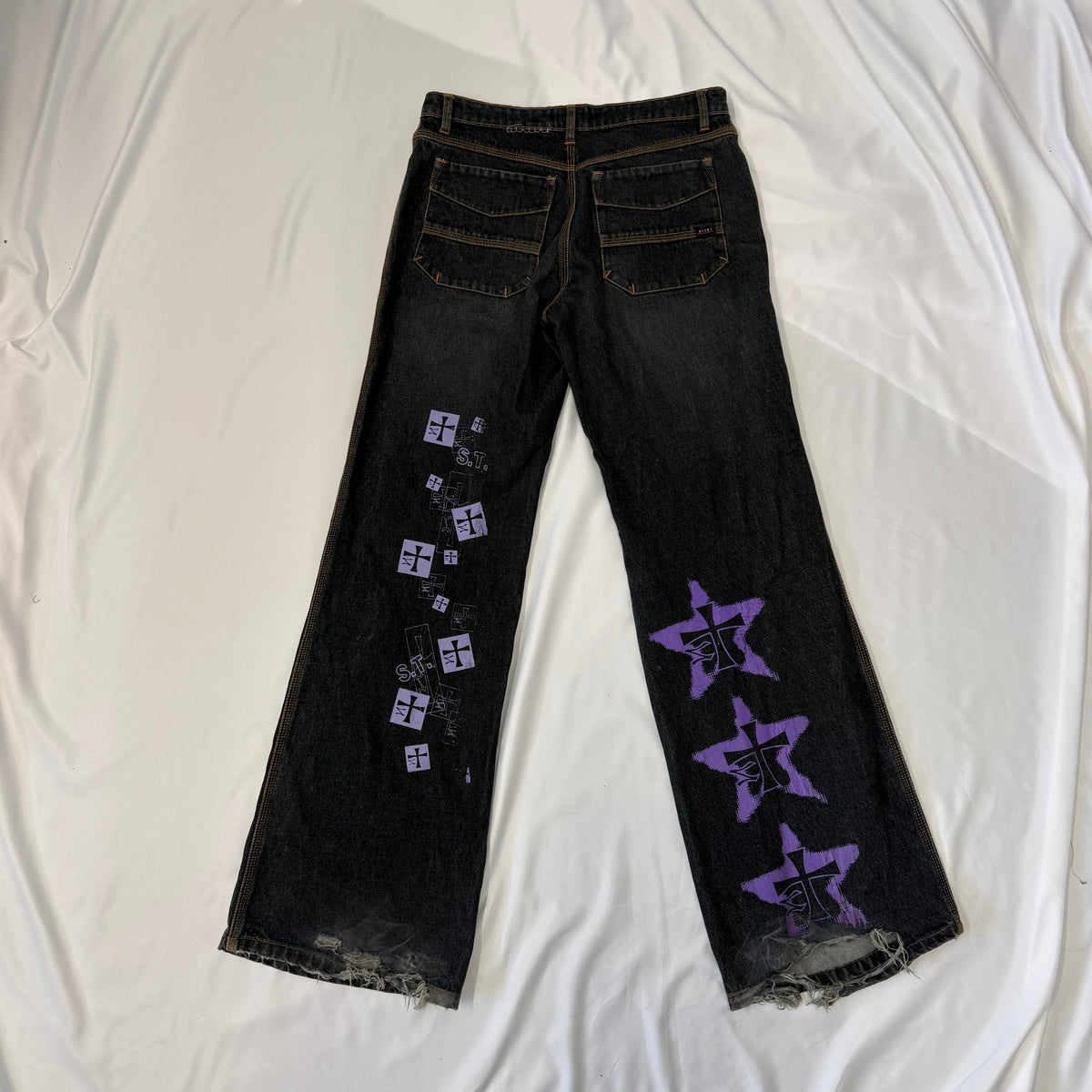 Distressed Jeans - Size 32