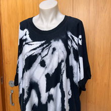 Load image into Gallery viewer, Obi Longsleeve - Size 14
