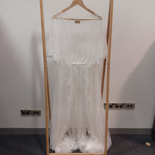 Load image into Gallery viewer, Apilat Robe - Size L - XL
