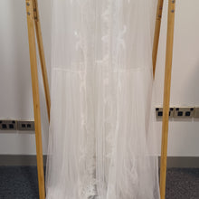 Load image into Gallery viewer, Apilat Robe - Size L - XL

