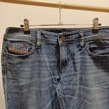Load image into Gallery viewer, Diesel Jeans - Size 31

