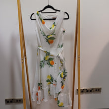 Load image into Gallery viewer, Billie &amp; Blossom Dress - Size 6

