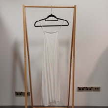 Load image into Gallery viewer, Commoners Dress - Size 6
