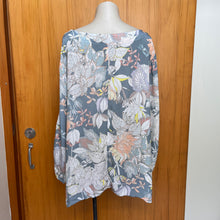 Load image into Gallery viewer, Floral Blouse - Size 16

