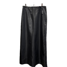 Load image into Gallery viewer, Nylon Skirt - Size 10
