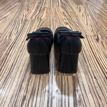 Load image into Gallery viewer, Bow Heels - Size 8
